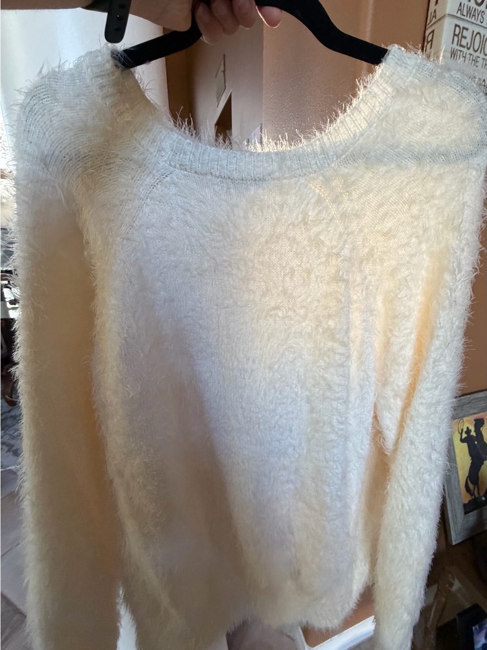 Z Supply Women’s Cream Fuzzy Sweater